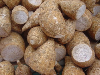 Taro corms for sale in a Réunion market